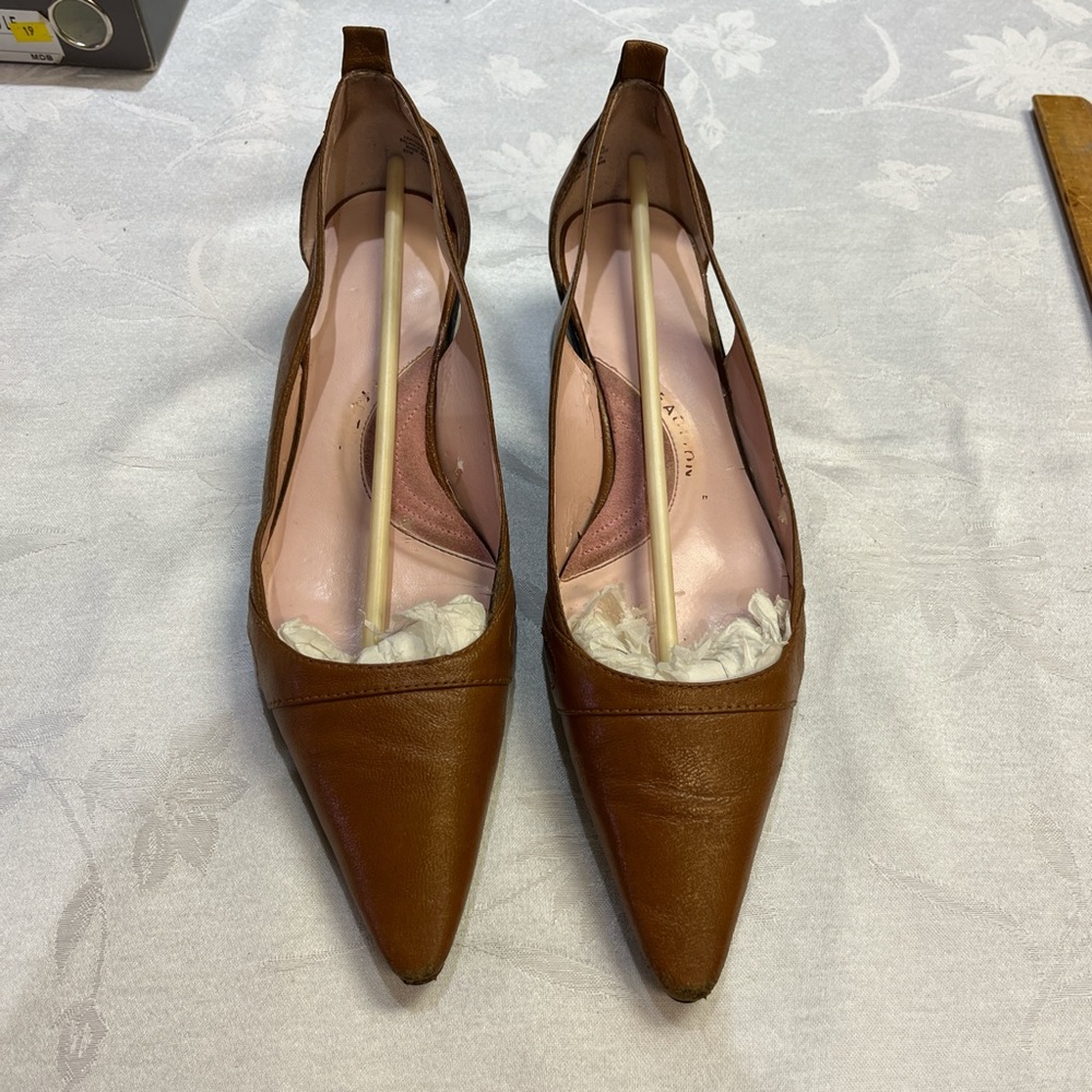 Size 8 Kenneth Cole Kitten Heel Pointed Toe